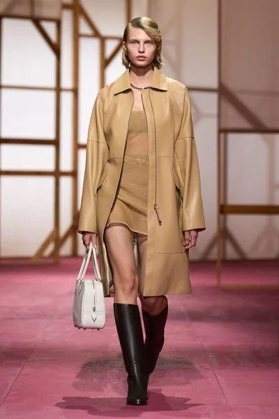 Look 8